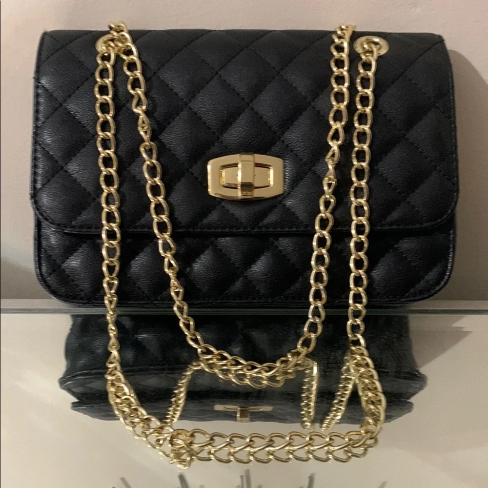 Elegant Black Quilted Chain Bag - Picture 2 of 6